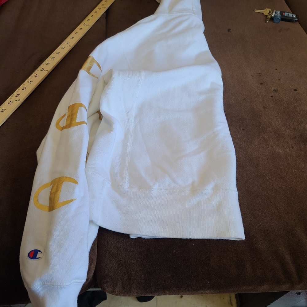 Champion gold logo